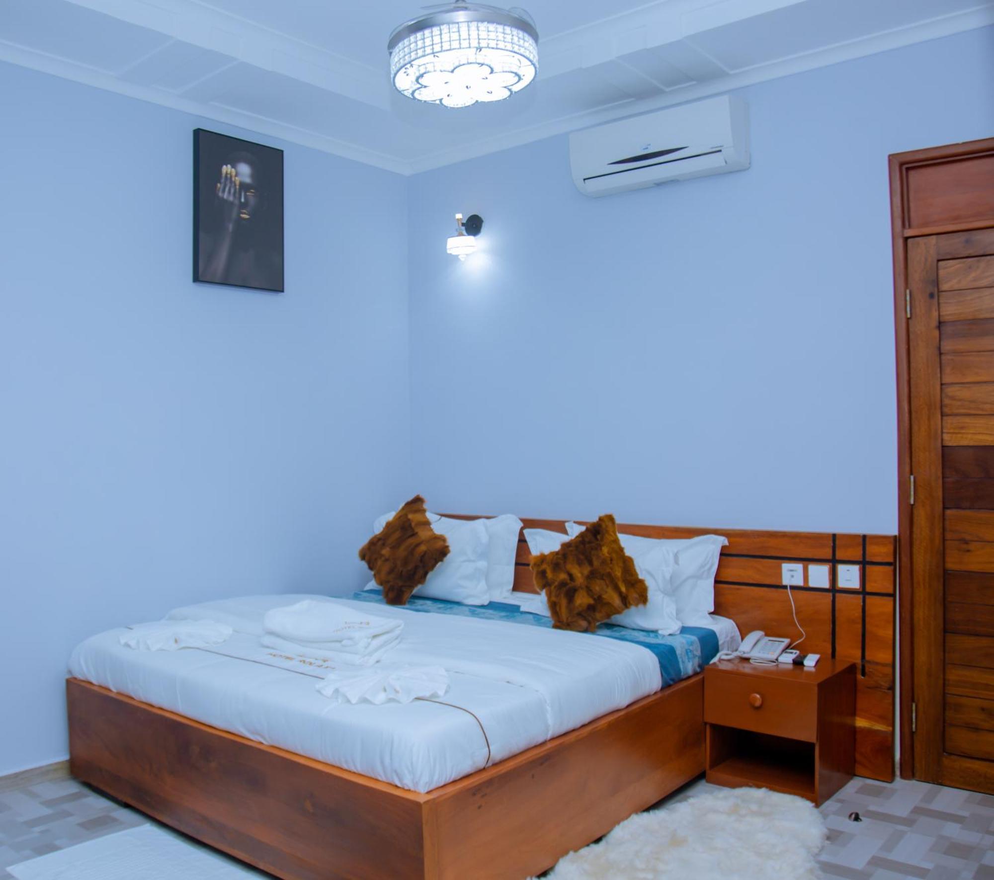 Hotel Rolax Dar es Salaam Exterior photo